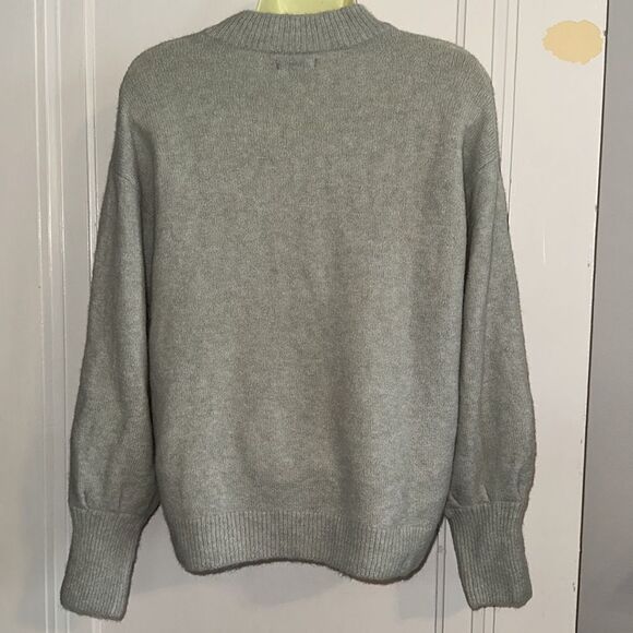 Who What Wear light green long sleeve sweater with button detail down sleeves - Picture 6 of 9